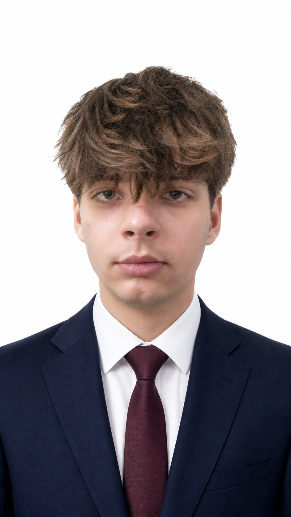 Ярослав Ебланович, специалист по качеству, в тёмном костюме с бордовым галстуком